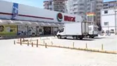 Vatandaş endişeli! Çalışanı koronadan ölen market, karantinaya alındı Vatandaş endişeli! Çalışanı koronadan ölen market, karantinaya alındı