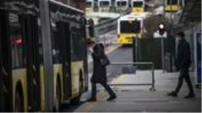 Normalleşme sürecinde artacağı düşünülen bireysel araçların trafikte kriz yaratması bekleniyor Normalleşme sürecinde artacağı düşünülen bireysel araçların trafikte kriz yaratması bekleniyor