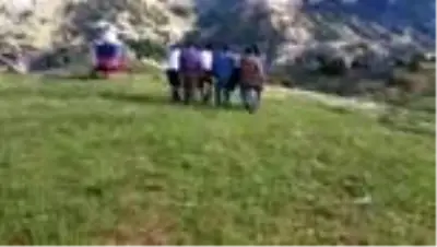 Yaylada rahatsızlanan genç ambulans helikopterle hastaneye kaldırıldı Yaylada rahatsızlanan genç ambulans helikopterle hastaneye kaldırıldı