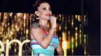 '10 milyon liram olsa müziği bırakırım' diyen İrem Derici'ye para yağdı '10 milyon liram olsa müziği bırakırım' diyen İrem Derici'ye para yağdı