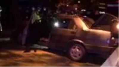 Ağaca çarpan otomobil hurdaya döndü: 1 ölü, 2 yaralı Ağaca çarpan otomobil hurdaya döndü: 1 ölü, 2 yaralı