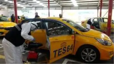 Ataşehir'de kurulan istasyonda taksi ve dolmuşlar dezenfekte ediliyor