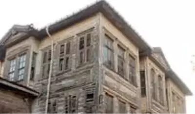 Atatürk'ün Koca Seyit'le görüşmeler yaptığı Havran'daki konakta restorasyon sürüyor Atatürk'ün Koca Seyit'le görüşmeler yaptığı Havran'daki konakta restorasyon sürüyor
