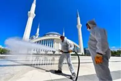 Başkent'te camilerde temizlik ve dezenfeksiyon Başkent'te camilerde temizlik ve dezenfeksiyon