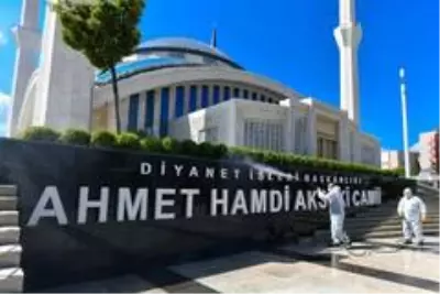 Başkent'te camilerde temizlik ve dezenfeksiyon Başkent'te camilerde temizlik ve dezenfeksiyon