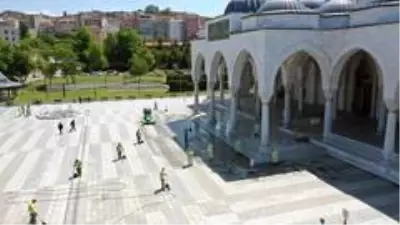 Başkent'te camilerde temizlik ve dezenfeksiyon Başkent'te camilerde temizlik ve dezenfeksiyon