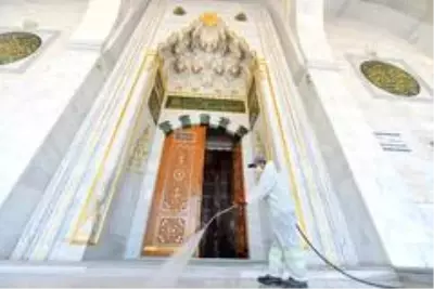 Başkent'te camilerde temizlik ve dezenfeksiyon Başkent'te camilerde temizlik ve dezenfeksiyon