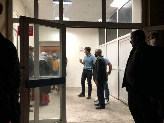 Bitlis'te çobanlık yapan 3 çocuk babası, yıldırım çarpması sonucu vefat etti Bitlis'te çobanlık yapan 3 çocuk babası, yıldırım çarpması sonucu vefat etti