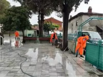 Burhaniye'de camiler dezenfekte edildi Burhaniye'de camiler dezenfekte edildi