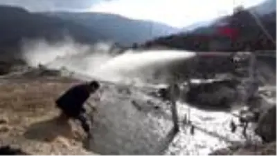 Bursa'da, 10 yıldır topraktan fışkıran kaynak suyu