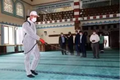 Camiler cemaat için hazırlanıyor