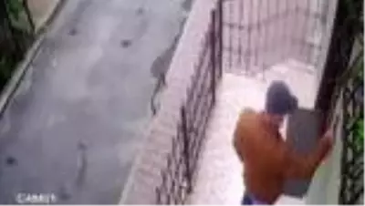 Cerrahi maskeyle hırsızlık yapan 2 şüpheli tutuklandı Cerrahi maskeyle hırsızlık yapan 2 şüpheli tutuklandı