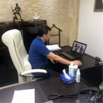 Dışarda Kaymakam, içerde öğrenci Dışarda Kaymakam, içerde öğrenci