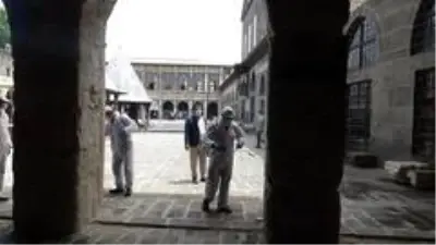 Diyarbakır'da 'cuma namazı' hazırlığı Diyarbakır'da 'cuma namazı' hazırlığı