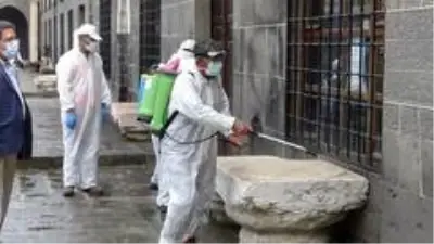 Diyarbakır'da 'cuma namazı' hazırlığı Diyarbakır'da 'cuma namazı' hazırlığı