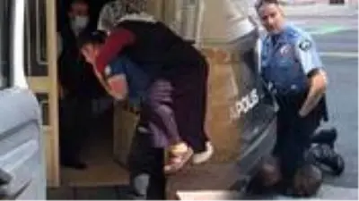 Dünya ABD'deki polis vahşetini konuşurken Türkiye'de çekilen görüntü yürekleri ısıttı Dünya ABD'deki polis vahşetini konuşurken Türkiye'de çekilen görüntü yürekleri ısıttı