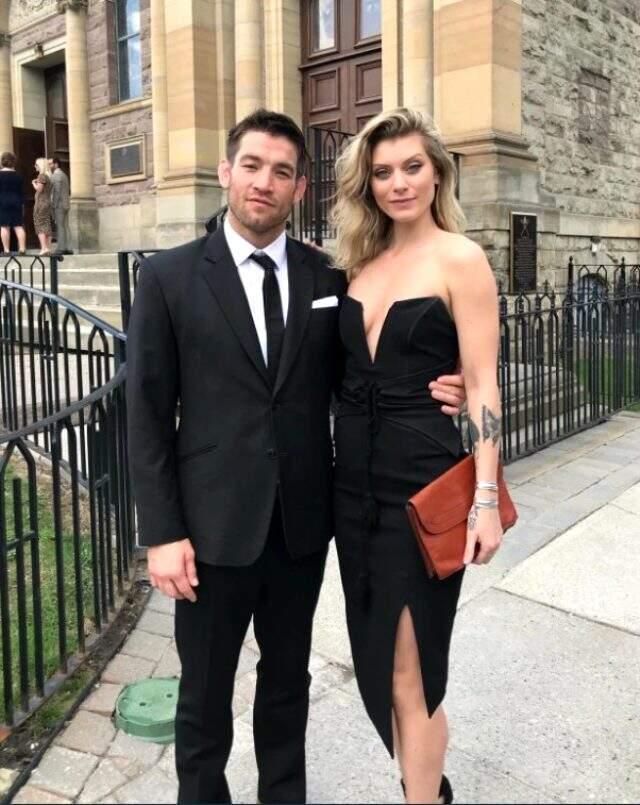 Eski dövüşçü Sam Stout'un 1 aylık kızı Sydney hayatını kaybetti Eski dövüşçü Sam Stout'un 1 aylık kızı Sydney hayatını kaybetti