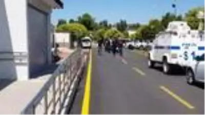 Evdeki ziynet eşyası bulunan çelik kasayı çaldıkları iddiasıyla 4 zanlı tutuklandı Evdeki ziynet eşyası bulunan çelik kasayı çaldıkları iddiasıyla 4 zanlı tutuklandı