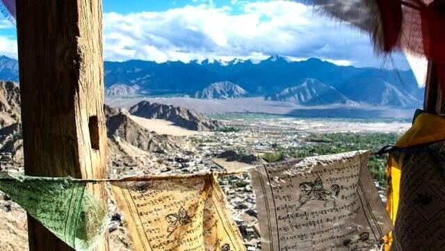 Gerginliğin arttığı Himalayalar sınırına Çin ve Hindistan binlerce asker gönderdi Gerginliğin arttığı Himalayalar sınırına Çin ve Hindistan binlerce asker gönderdi