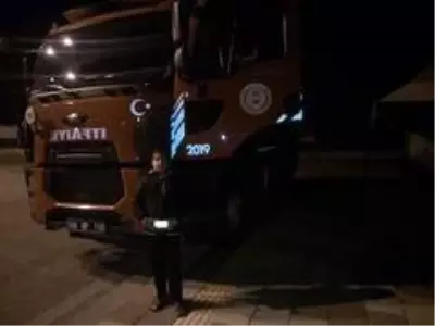 Havalandırma boşluğuna düşen kedi kurtarıldı