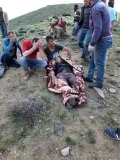 Bitlis'te çobanlık yapan 3 çocuk babası, yıldırım çarpması sonucu vefat etti