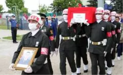 İdlib şehidi Teğmen Tatar, memleketi Elazığ'da son yolculuğuna uğurlandı İdlib şehidi Teğmen Tatar, memleketi Elazığ'da son yolculuğuna uğurlandı
