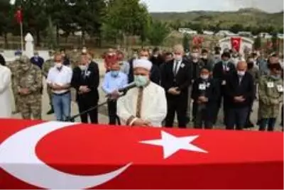 İdlib şehidi Teğmen Tatar, memleketi Elazığ'da son yolculuğuna uğurlandı İdlib şehidi Teğmen Tatar, memleketi Elazığ'da son yolculuğuna uğurlandı
