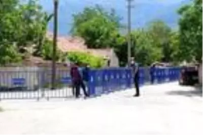 Isparta'da karantinaya alınan 2 cadde ve 2 sokakta sıkı önlem (2) - Yeniden Isparta'da karantinaya alınan 2 cadde ve 2 sokakta sıkı önlem (2) - Yeniden