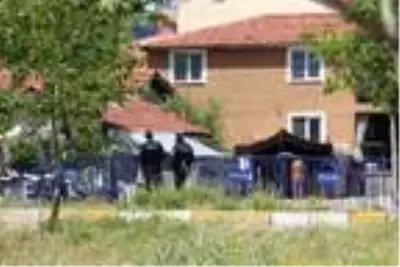 Isparta'da karantinaya alınan 2 cadde ve 2 sokakta sıkı önlem (2) - Yeniden Isparta'da karantinaya alınan 2 cadde ve 2 sokakta sıkı önlem (2) - Yeniden