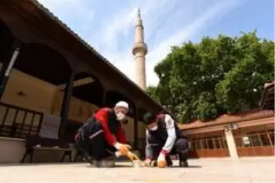 Karesi'de camiler ibadete hazır
