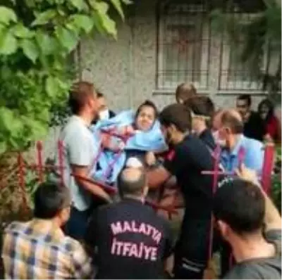 Karnına saplanan demirle hastaneye kaldırıldı