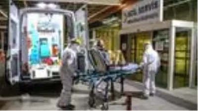 Koronavirüs şüphelisine müdahale anbean görüntülendi Koronavirüs şüphelisine müdahale anbean görüntülendi