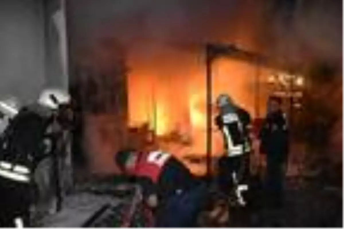 Marmaris'te döşemeci yangınında apartman boşaltıldı