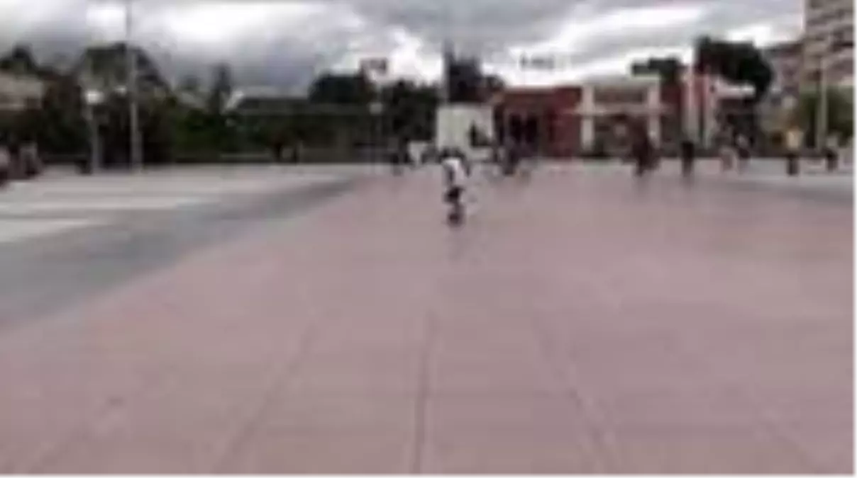 Minik kaykaycı profesyonellere taş çıkarttı