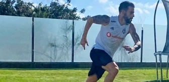 Negredo'nun antrenman sırasında Beşiktaş forması giymesi sosyal medyada gündem oldu