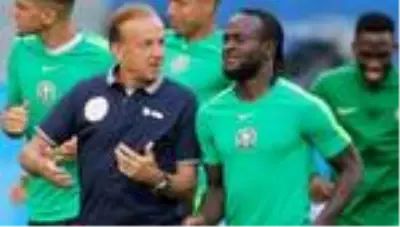 Nijerya'da Gernot Rohr'un sözleşmesi uzatıldı Nijerya'da Gernot Rohr'un sözleşmesi uzatıldı