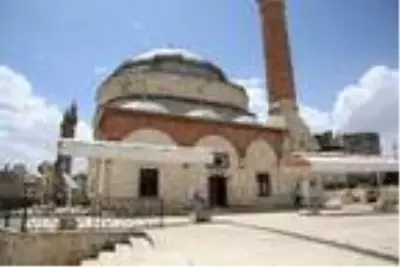 Sivas'ta camilerde cuma namazı hazırlığı