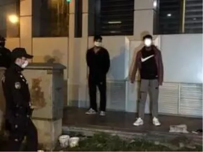 Sokakta tartıştığı arkadaşını bacağından tabanca ile vurup kaçtı