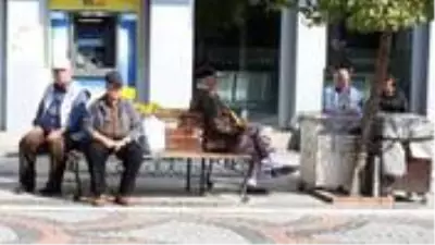 Son Dakika: 65 yaş üstü vatandaşların sokağa çıkma yasağı devam edecek Son Dakika: 65 yaş üstü vatandaşların sokağa çıkma yasağı devam edecek