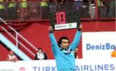 TFF, lig ve kupadaki kalan maçlarda oyuncu değişikliği sayısını 3'ten 5'e çıkardı TFF, lig ve kupadaki kalan maçlarda oyuncu değişikliği sayısını 3'ten 5'e çıkardı