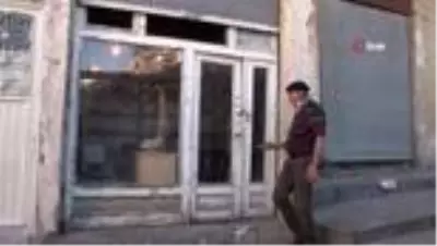 Suriye’deki iç savaştan kaçıp Türkiye’ye geldi, yaptığı heykellerle yaşama tutundu