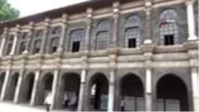 Tarihi Ulu Cami'nin namaz kılınacak avlusu dezenfekte edildi Tarihi Ulu Cami'nin namaz kılınacak avlusu dezenfekte edildi