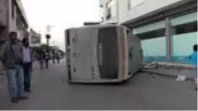 Tarım işçilerini taşıyan servis araçları çarpıştı: 12 yaralı