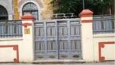 Üsküdar'daki kilisenin kapısındaki haçı söken kişi gözaltına alındı