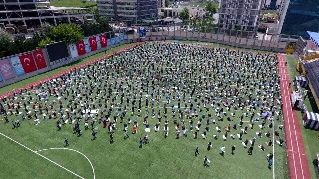 10 haftalık 'Cuma namazı' hasreti sona erdi! Stadyumlar doldu taştı 10 haftalık 'Cuma namazı' hasreti sona erdi! Stadyumlar doldu taştı