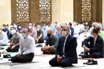 15 bin kişilik camide sosyal mesafe kısıtlaması nedeniyle 750 kişi ile cuma namazı kılındı 15 bin kişilik camide sosyal mesafe kısıtlaması nedeniyle 750 kişi ile cuma namazı kılındı