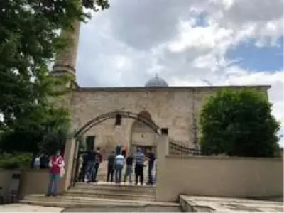 6 asırlık camide aylar sonra ilk cuma coşkusu 6 asırlık camide aylar sonra ilk cuma coşkusu