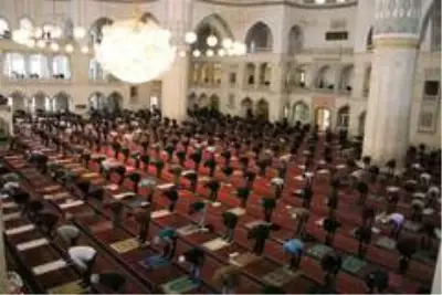 74 gün aradan sonra Ankara'da ilk cuma namazı kılındı 74 gün aradan sonra Ankara'da ilk cuma namazı kılındı