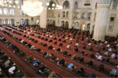 74 gün aradan sonra Ankara'da ilk cuma namazı kılındı 74 gün aradan sonra Ankara'da ilk cuma namazı kılındı