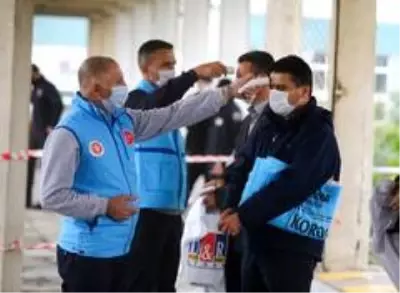 74 gün aradan sonra Ankara'da ilk cuma namazı kılındı 74 gün aradan sonra Ankara'da ilk cuma namazı kılındı